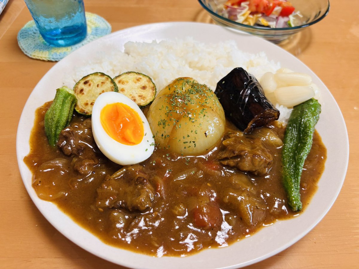 fryingkids's tweet photo. 淡路島玉ねぎカレー🍛
ハウスのX-BLENDカレールー初挑戦。
贅沢に黒毛和牛カルビを合わせたら、お肉の旨味が格別。
淡路島の新玉ねぎもトロトロに仕上がって、大満足の仕上がりでした🧅 https://t.co/2sdLs1TK44