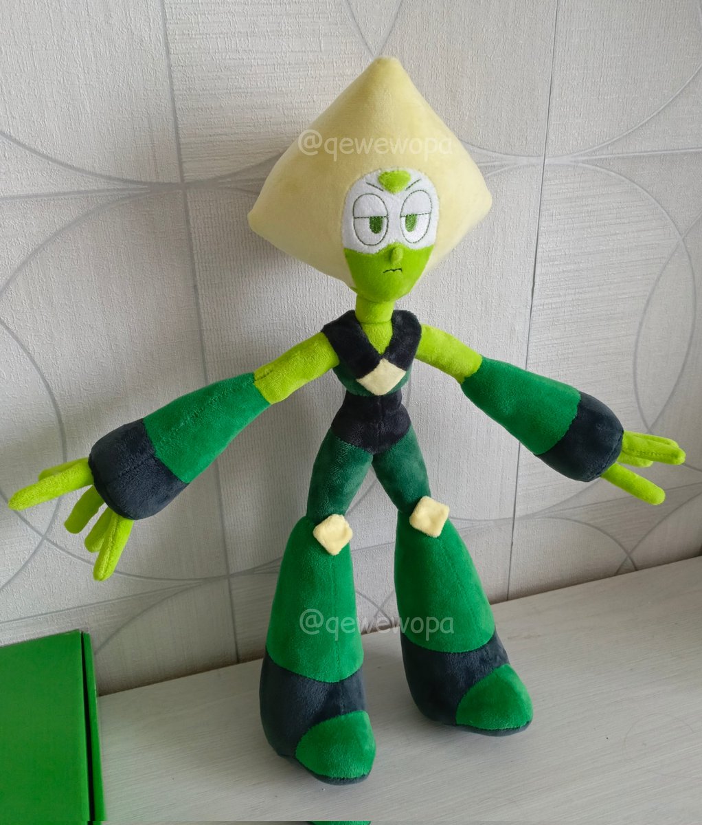 qewewopa's tweet photo. periclod plushie is done.  
#peridot #su #stevenuniverse https://t.co/pNE1oIN6u7