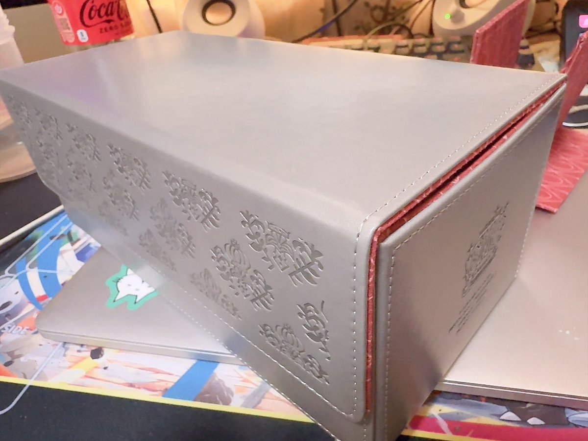 内訳は デュエマのデッキx5 入替用カード10~20枚 キャラスリ3デッキ分+
