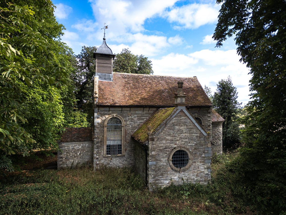 fotofacade's tweet photo. How lovely is this church? Some places carry the whispers of people long after they are gone. 

All Saints', Billesley, Warwickshire once stood at the heart of a medieval village. Today, the village is gone and it stands alone in a copse. https://t.co/9DfUfW7bh8