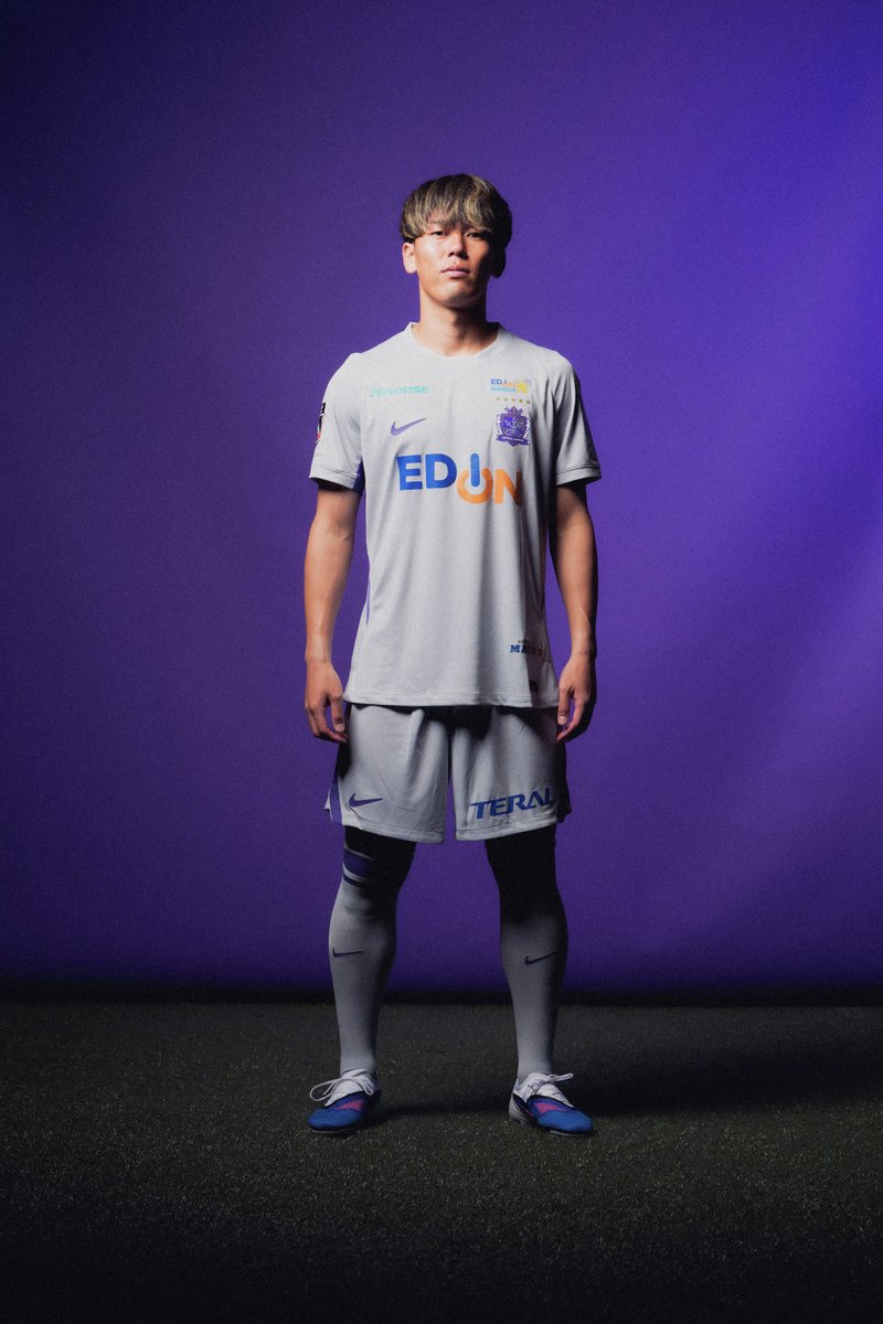 sanfrecce_SFC's tweet photo. 🟣𝐎𝐔𝐑 𝐍𝐄𝐖 𝐊𝐈𝐓🟣

🖥公式オンラインストア販売状況

🏹レプリカユニフォーム2nd
S、2XL、3XL サイズが残り僅か！🔥

🏹オーセンティックユニフォーム1st
予定数量に達したため販売を終了しております

受注期間は 【 明日19:00 】まで！
お買い求めはお早めに！

ご購入はこちらから
https://t.co/cse0Nps66E

#FastAsLight 
#sanfrecce #サンフレッチェ広島 #ONEVIOLET