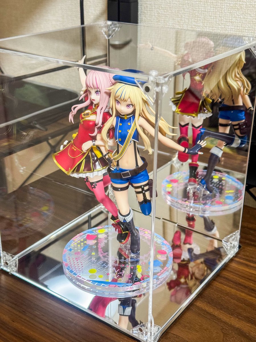 jojishimesaba's tweet photo. 今更ですが、コトブキヤのHIMEHINAフィギュアを保管するのに最適サイズのクリアケースです🥕

Amazonプライムデー先行セールで少し安く買えますのでおすすめです♪

台座と背面がミラーになっているのが推し。
安くてもUVカット機能あり( ´∀｀)

幅20 奥行き20 高さ25

https://t.co/2VOs4rnHil https://t.co/xX7OO9cQST