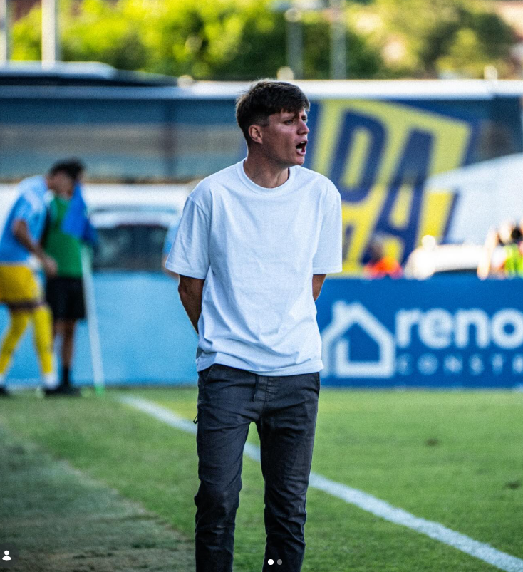 GolSinVAR's tweet photo. Pablo Álvarez, entrenador de la @AD_Alcorcon las dos últimas temporadas, deja de ser entrenador en primera línea para sumarse como miembro del staff técnico de Carlos Corberán en el @valenciacf.

¿Un paso hacia adelante por estar en la élite o un paso hacia detrás por dejar de ser primer entrenador? Yo no sé cómo interpretarlo.

Mucha suerte, @3pabloalvarez. 

ℹ️@serdepvalencia