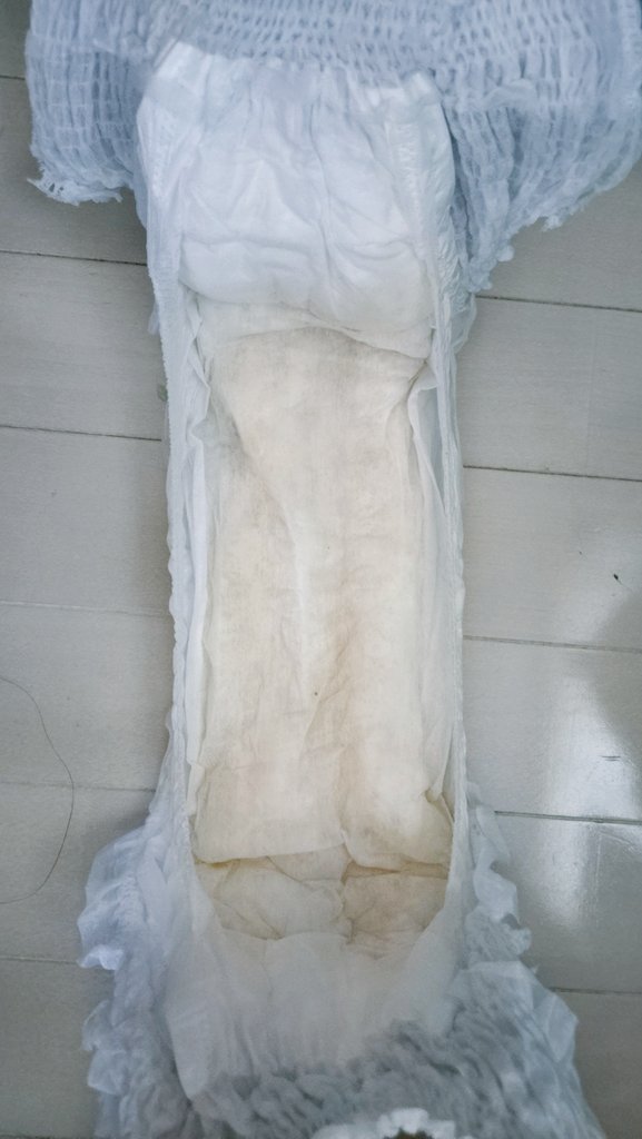 mumusata1's tweet photo. 1日垂れ流し状態で半年頑張ったトイトレが水の泡に笑笑

おむつが守ってくれるから気にはならないけど☺️
したいと思った時には既に出ている☔

暑くて水分たくさん取り始めたのも原因だと思うの‼️ https://t.co/P9lFS1Cgid