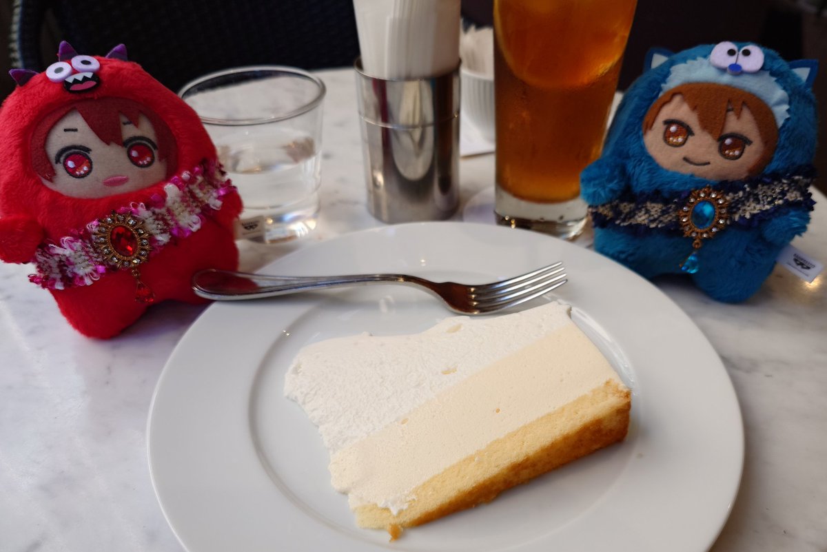 akko24451's tweet photo. 平日の休みなんて
ないことだから、
ランチを食べたんだけど、
メロンケーキが始まってた🍈
お腹いっぱいで食べれないけど
今度絶対食べる💪⤴️ https://t.co/oARnmG2Gj9