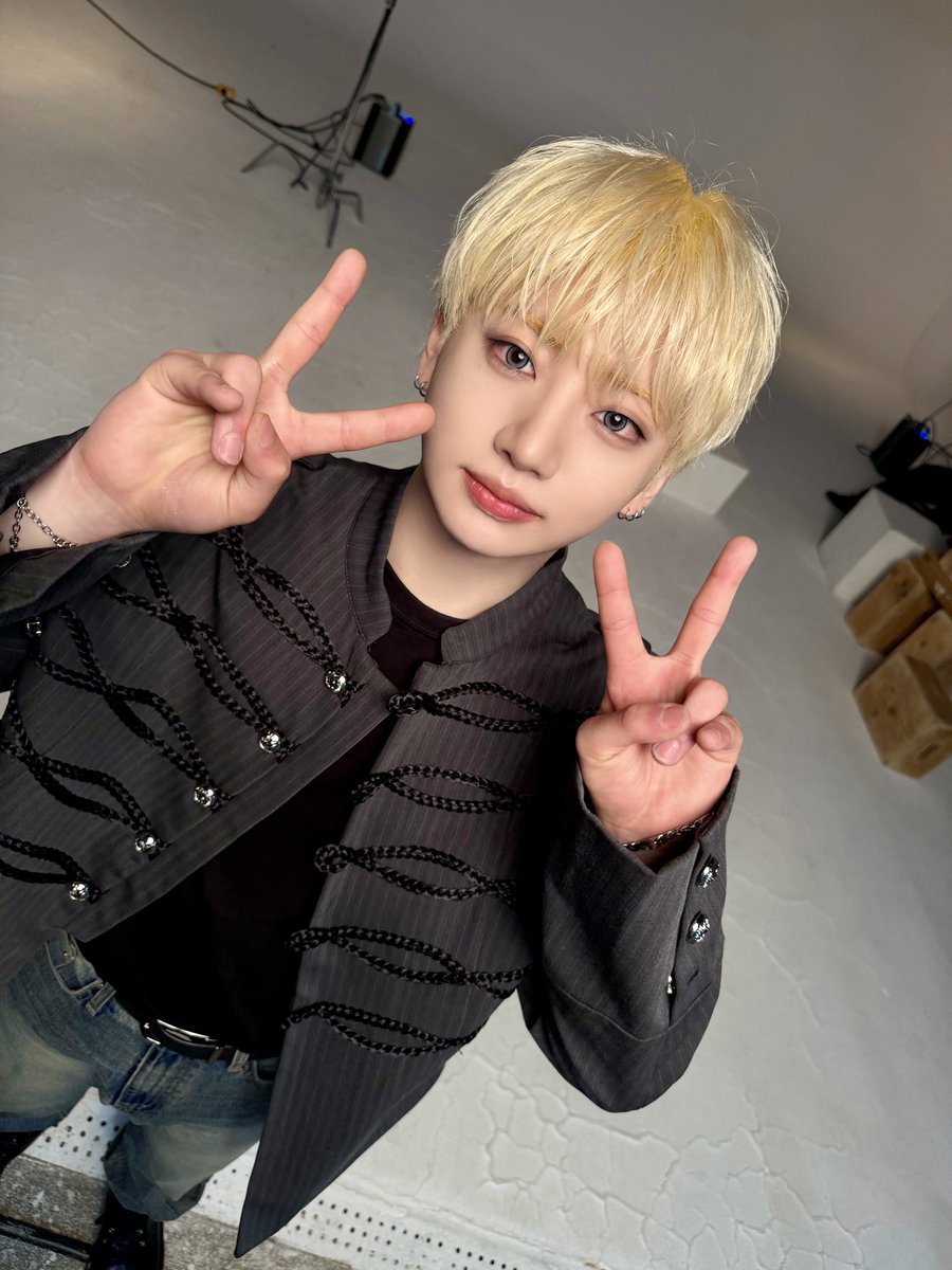 CHASER_ofcl's tweet photo. 야호.. 이거 맞아?

#체이서 #CHASER #チェイサー
#렌  #REN https://t.co/UfK4ChRrA7