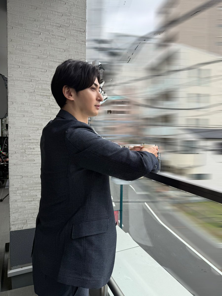 shinainaru_ytv's tweet photo. ＼𝐇𝐚𝐩𝐩𝐲 𝐁𝐢𝐫𝐭𝐡𝐝𝐚𝐲 𝐘𝐮𝐭𝐚🎂／
⁡
本日7月9日は、#古川雄大 さんのお誕生日✨
お誕生日おめでとうございます！
⁡
いつも優しい笑顔と柔らかい雰囲気で
現場をほっこり和ませてくれる古川さん🎬
本当にありがとうございます！
⁡
素敵な1年になりますように🕊️
⁡
そんな古川さんの撮影合間のオフショットをお届け📸
⁡
ドラマ🥀『#親愛なる夫へ 〜完璧な妻の嘘〜』は今夜24時9分放送です！
ぜひご覧ください📺✨
