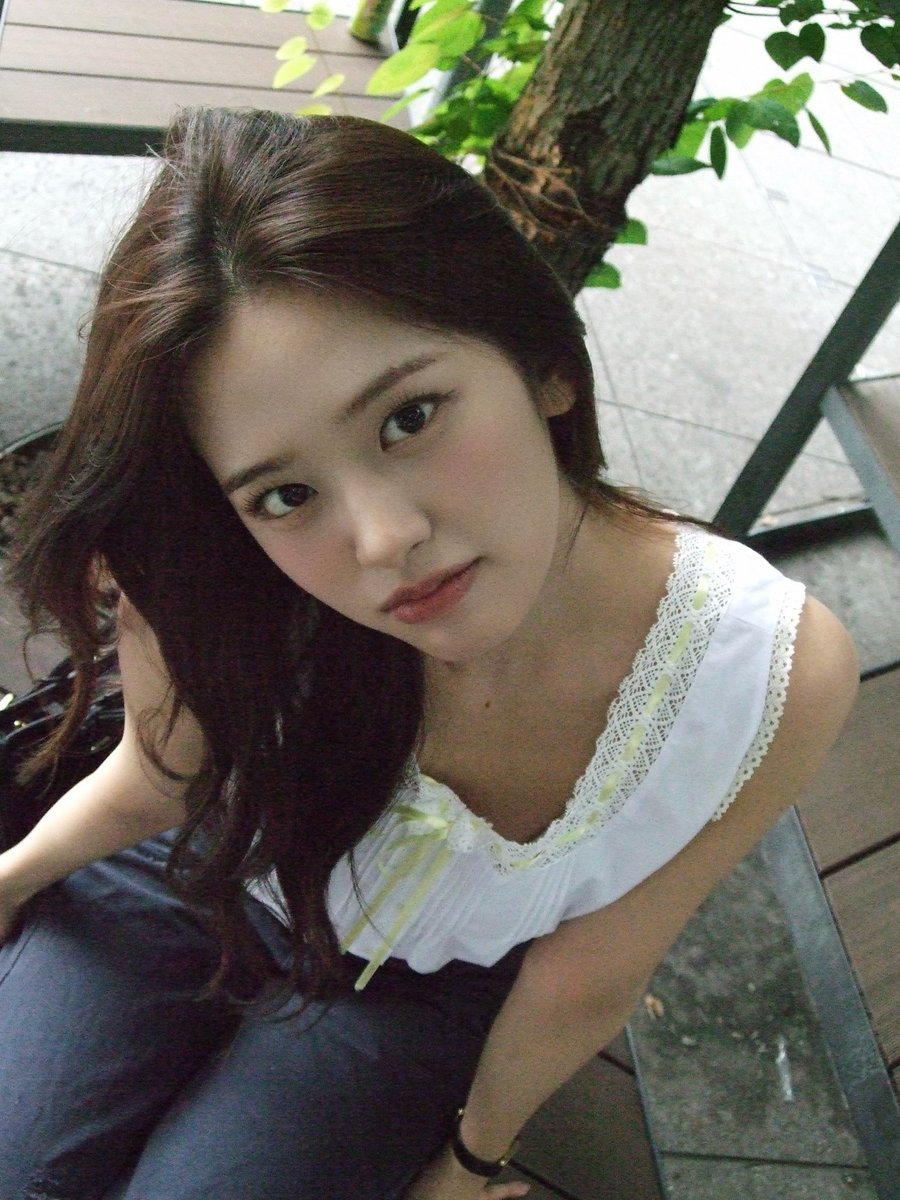 Yujin sent another pics of her on japan, the definition of lovely