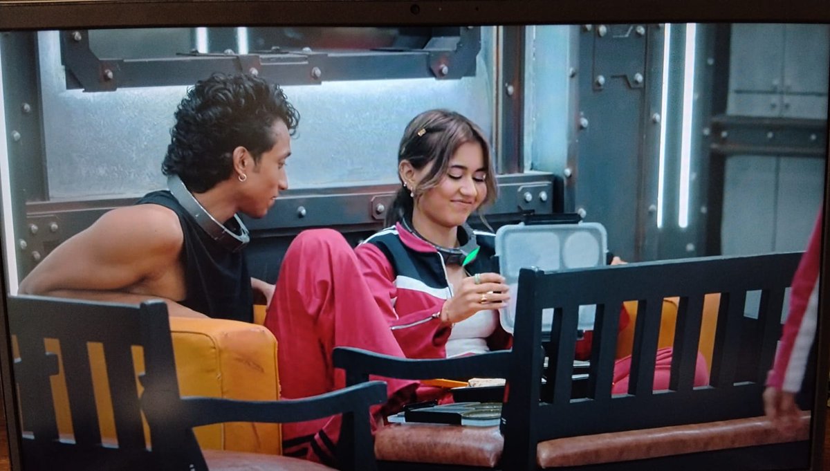 sidkannan's tweet photo. Credit where it's due.

Many expected #AkankshaChoudhary and #YogeshRawat to revolve around their past and milk the love-angle narrative.

Instead, they've shown individual personalities, smart gameplay and a willingness to stand on their own.

Didn't expect this. 👏

#LockUpp2 https://t.co/kLFf5rW9G2
