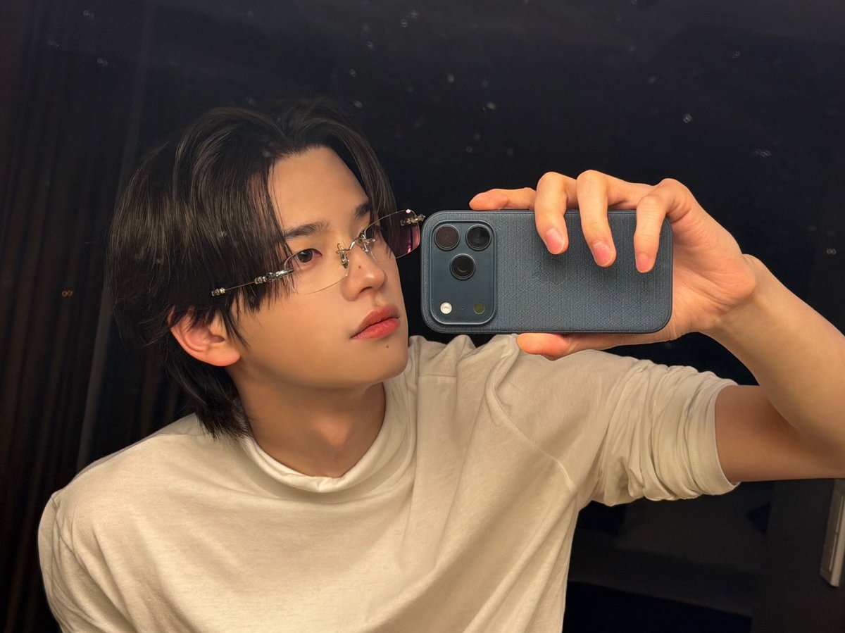 Shninyu's tweet photo. Too 𝐜𝐨𝐨𝐥 to handle. If you suddenly forget what you were about to say, I'm choosing to take it as a compliment. https://t.co/uC0z6gS3CM