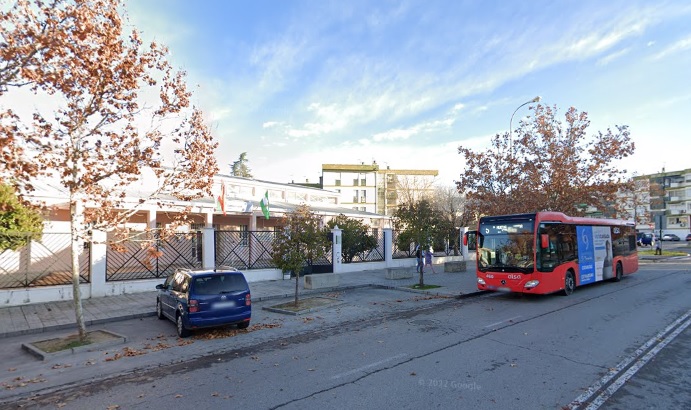 IndeGranada's tweet photo. Distrito Norte reclama el servicio de bus

👉 Sus más de 25.000 habitantes sufren un "castigo colectivo" por actos de una minoría que supone una "discriminación injustificada" y "más criminalización hacia un barrio estigmatizado de forma injusta"
⬇️⬇️⬇️
https://t.co/XrmB38YFkj https://t.co/AKw3J5lcP6