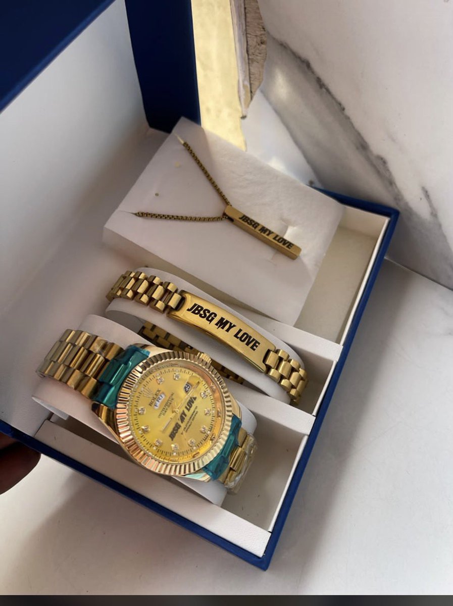 amasarhene's tweet photo. Promo prices only , It ends on Sunday 

1st frame set 650 cedis 

2nd frame 680 cedis 

3rd frame 300 cedis 

4th frame now 180 cedis 

With customisation is 220 cedis 

I do nationwide delivery and pickup 

WhatsApp me on 0552251699 to place an order today https://t.co/4IwgIIENCV