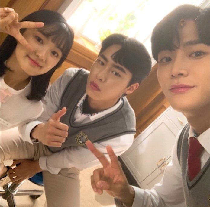 fourthcandy's tweet photo. EXTRAORDINARY YOU!! pengen bgt ini mah, chaos banget liat behind the scene mereka 😭😭 https://t.co/Vk4MQDdcud