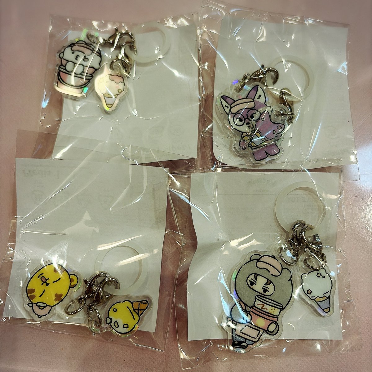 ma_jh2's tweet photo. SEVENTEEN セブチ MINITEEN ミニティーン POPUP ポップアップ ガチャ カプセルトイ ヘアクリップ　交換
【譲】
ヘアクリップ:ドギョム、ディノ
カプセルトイ:ホシ、ウォヌ、ウジ、バーノン

【求】
ジョンハン

本日大阪手渡し可能 https://t.co/KyQjx9Y8jD