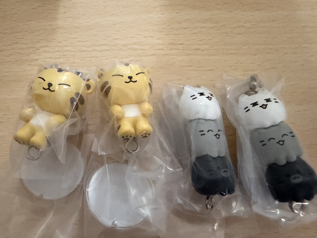 ma_jh2's tweet photo. SEVENTEEN セブチ MINITEEN ミニティーン POPUP ポップアップ ガチャ カプセルトイ ヘアクリップ　交換
【譲】
ヘアクリップ:ドギョム、ディノ
カプセルトイ:ホシ、ウォヌ、ウジ、バーノン

【求】
ジョンハン

本日大阪手渡し可能 https://t.co/KyQjx9Y8jD