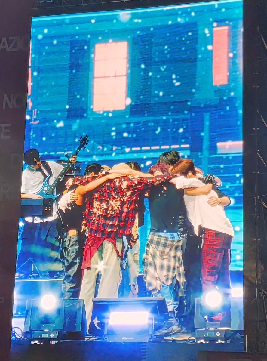 VforValentinaS's tweet photo. Atiny were so kind last night and I've got a lot of freebies 💖 yes it was way too short but I had a great time! 
#ATEEZatRockInRoma https://t.co/5wMV5Q03Q9