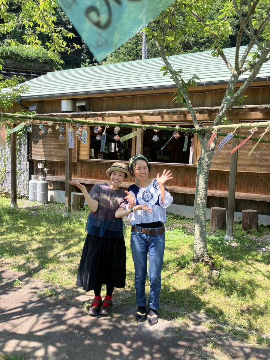 kbs_mori's tweet photo. ラジオカー🚗

【南山城村の農林産物直売所】

笑顔がとっても素敵なリンダさんに出会いました😊✨️ 近くの恋志谷神社は縁結び・恋愛成就のパワースポット💘 そのご利益をたっぷり受けたように、人生を前向きに楽しむ姿が本当に印象的！

#となもり #宮脇さなえ  #エルちゃん https://t.co/2d1OJOWjBF