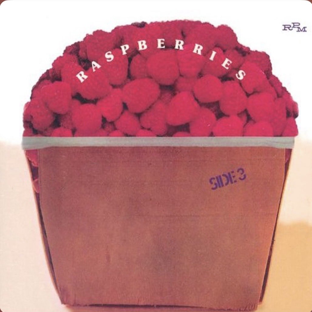 yans75726's tweet photo. #白地に赤のコントラストが鮮やかなジャケ貼ろうぜ
Raspberries / Side 3

大好きなTonightやEcstasy収録。こんな可愛いジャケで、アナログ時代はイチゴの香りまで漂わせてたらしいのに、演奏はラズベリーズのアルバムの中で1番ハード🎸 https://t.co/WZkuIiD3We