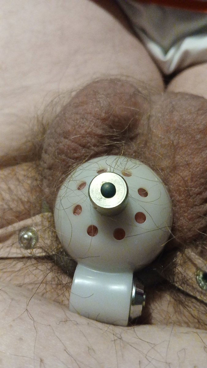 Knight_Caged's tweet photo. Before and after slapping my full balls to orgasm. while having a uertha plug in my clit. #ChastityFag #TeamLocked https://t.co/RdSRRQr241