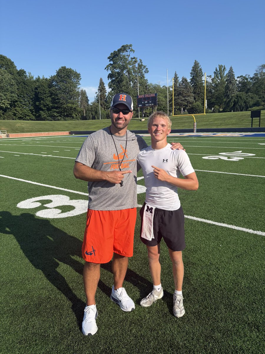 ethan_mello3's tweet photo. Had a good time competing @HopeCollegeFB today! Thank you @PStuursm for organizing a great camp. Also thank you to @CoachHawken for coaching the Q’s and the feedback! Can’t wait to be back Friday for 7 on 7‼️
@pratleyac @pratleytc @stjoefootball @CoachKNoDuke @scoutRyanPRZ https://t.co/nrcXJsexwk