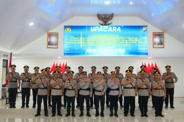 polres_mitra's tweet photo. Sertijab PJU dan Kapolres Jajaran, Kapolda Sulut Tekankan Profesionalisme dan Penguatan Soliditas https://t.co/0aWPS371J6