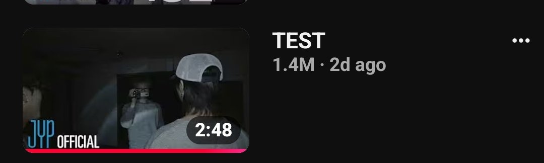 jisvng_'s tweet photo. why is no one mentioned how much girlset and skz trailers/promos have in common with both being "horror" themed. also the titles of these videos and the fact that a "kitty" is mentioned in the girlset trailer, while there's also a cat meowing in skz's trailer🤔 https://t.co/vNTjE5VMXb