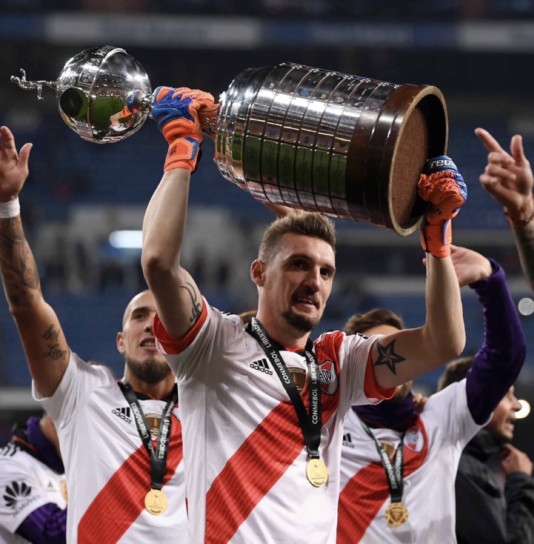 Fpoden47's tweet photo. Seria una tristeza profunda que este hombre no se vaya aplaudido y ovacionado por el Monumental repleto. 

Entra en un top 3 histórico arqueros del club, leyenda absoluta. 

Eternamente gracias Franco y lo mejor siempre 🐙 https://t.co/loYybXA59q