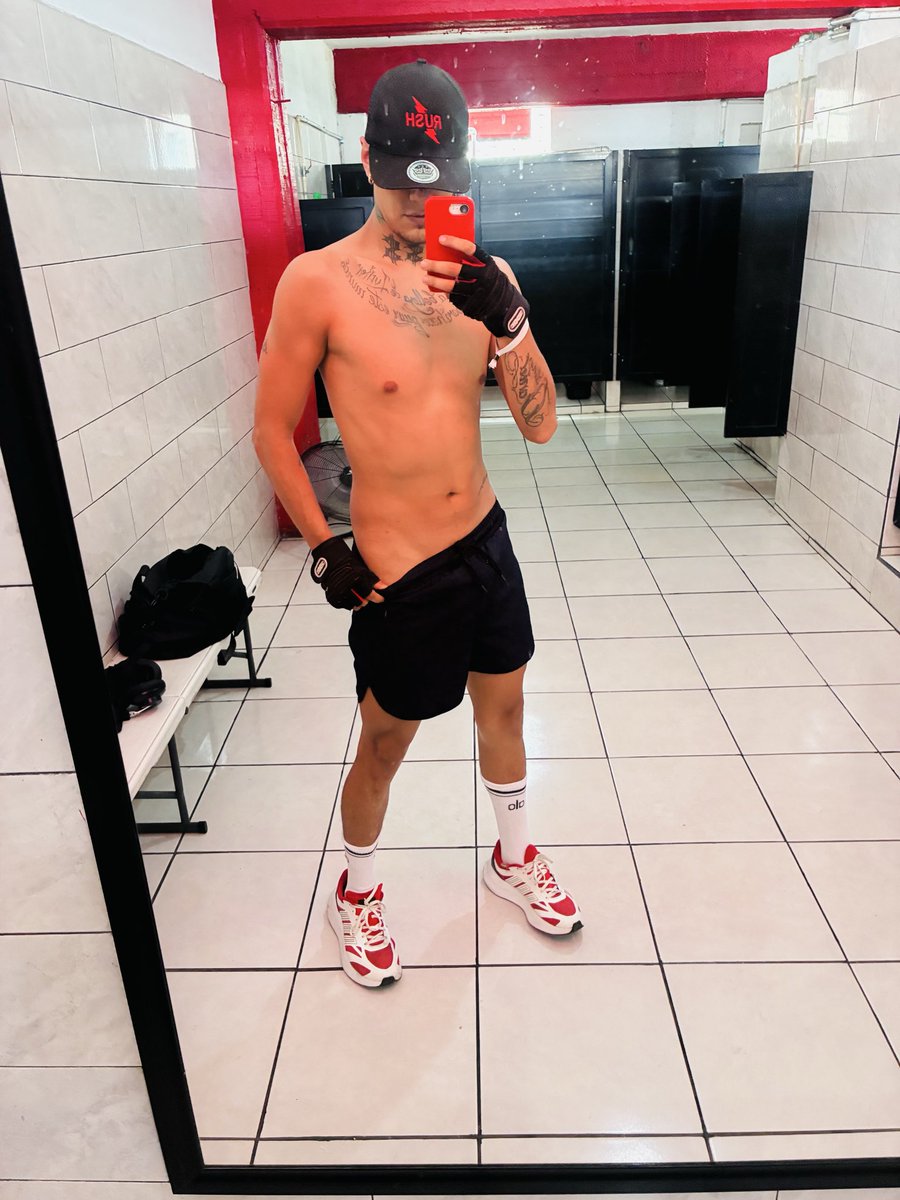 dannyLozlan's tweet photo. Hola #Queretaro ya estamos aquí disponibles ⚡️ 

❤️ Dale like
🔁 Haz RT (repost)
👤 Sígueme
💬 Comenta “listo” y podrías recibir una sorpresa por DM. 
Y les llega algo muy Hot 🔥🥵 
#onlyfans #gayqueretaro #twink #poppers https://t.co/1Q5ADQvVsv