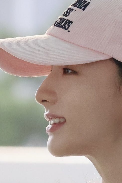 bonanuna1's tweet photo. 오쪼나 옆 모습도 잘생긴 현진아🌧☂️ https://t.co/gG4yEofHQm