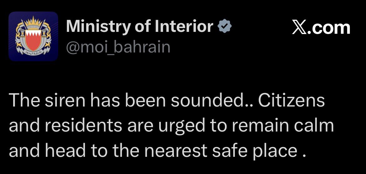 sentdefender's tweet photo. Another wave of Iranian drones and missiles just now against Bahrain. https://t.co/limmyCQE8V