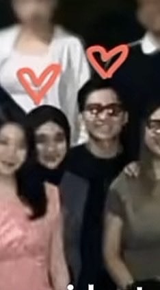 makanikanhiu__'s tweet photo. Masih gak nyangka 2 orang yg fotonya sering blur ini udah bareng2 sekarang🥺🫰🏻 beneran kata sem kalo kemanapun perginya teteap kamu ujungnya🤏🏻 semoga temen2 yg belum punya pasangan akan segera menemukan jagat rasanya juga ya🤍 https://t.co/t4JpCWsxUE