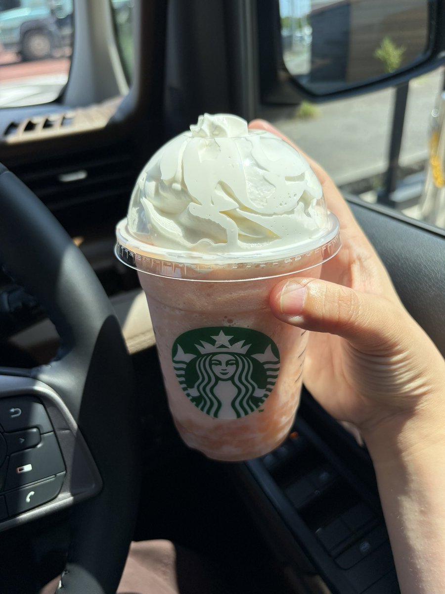 rin_gabee's tweet photo. ピーチ&amp;ピーチミルクフラペチーノ、過去一でくそまずいんだけど、検索かけたら美味しいって言ってる人が圧倒的に多くて、違うもの飲んでる説ある？ミルク感・桃感どころか、ミントというかフリスクというか、そんな感じの味するんだけど。2口でギブでした。
#Starbucks https://t.co/hZwA0Anfvj