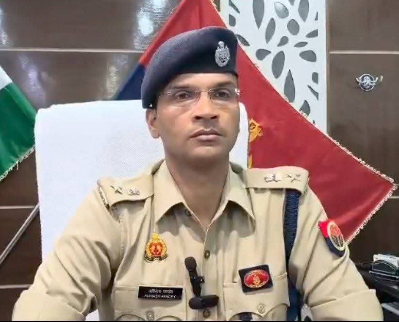 surjeet_ASP's tweet photo. SSP अविनाश पांडेय को बर्खास्त करो।

मेरठ में ललिता गौतम हत्याकांड में पुलिस ने दलितों के साथ जिस तरह का अपमानजनक एवं तानाशाही से भरा हुआ रवैया अपनाया है, इसे कतई स्वीकार नहीं किया जाऐगा।

CM योगी से हमारी मांग है कि SSP अविनाश पांडेय को तत्काल बर्खास्त किया जाए। @myogiadityanath https://t.co/NvlGKQiS1A
