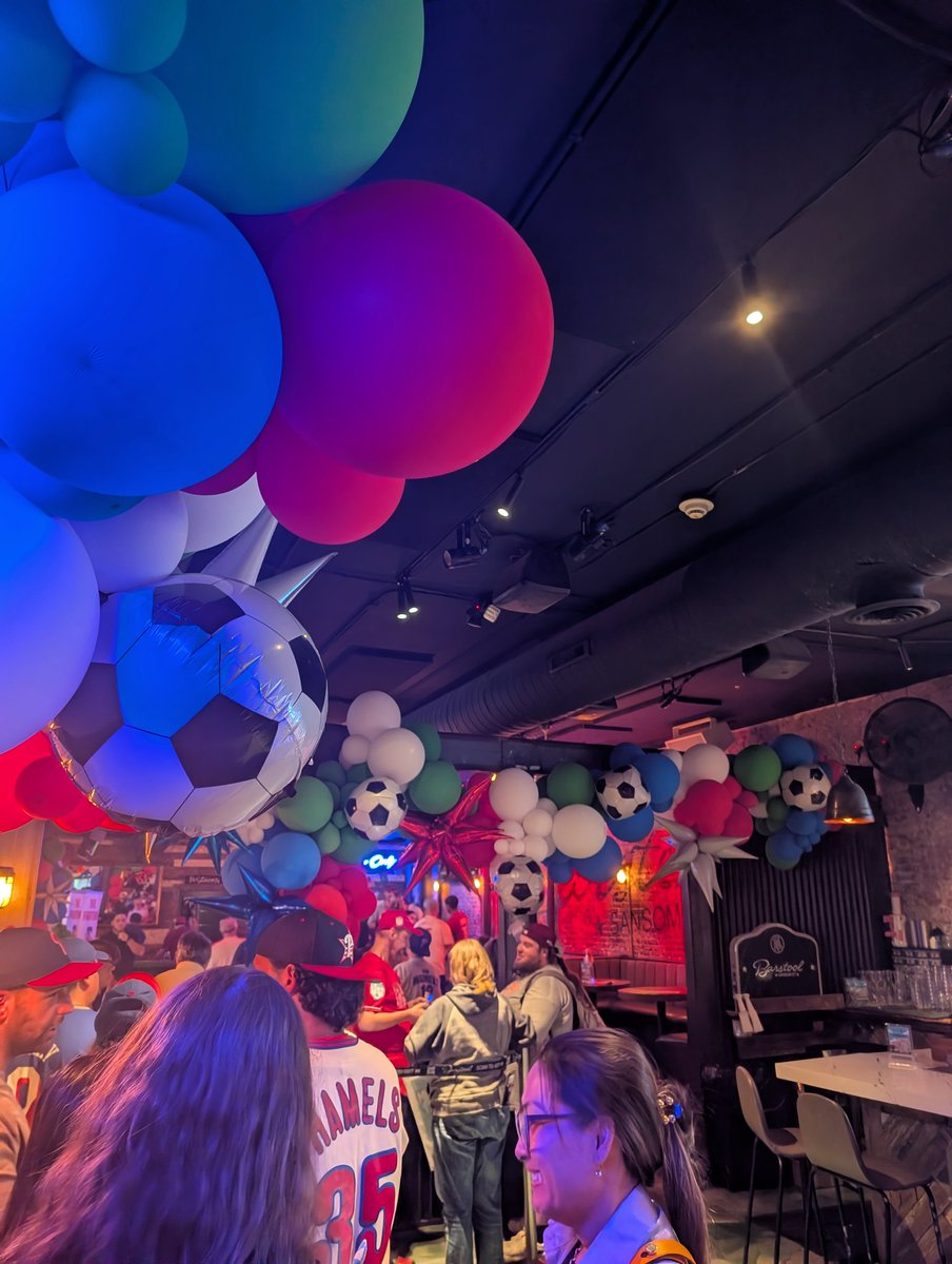 NRMedia50's tweet photo. Great Connecting With Our Guy, Former MLB Pitcher, World Series Champion And Phillies Legend @ColeHamels Tonight Live At Barstool Sansom St @BarstoolSansom @ryanhoward @JimmyRollins11 @AmyTrask⚾🔥🚀🏆 #NRMedia #TalentAgent #NationsBest #ColeHamels #BarstoolSansomST #RingTheBell https://t.co/Pf5y1vGWf1