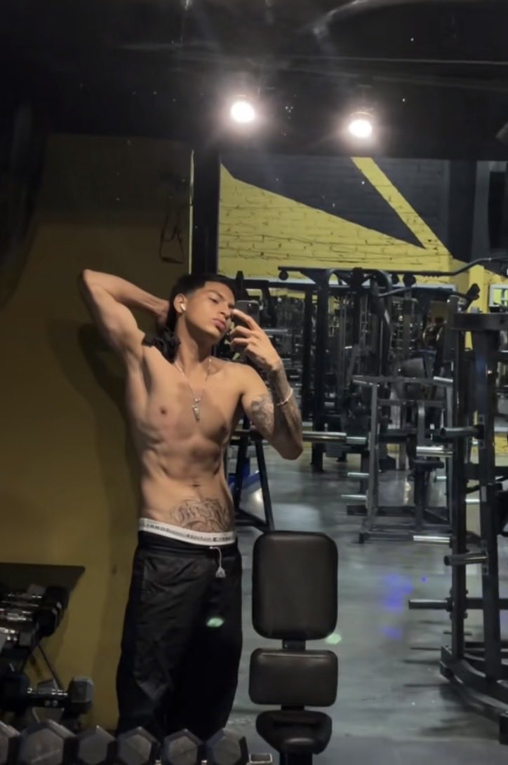 KevinGarciuo2a's tweet photo. 🍆🥵 https://t.co/W6hGp4vjxW