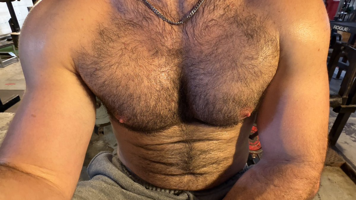 _xxx_joey_xxx_'s tweet photo. Big and sweaty everywhere https://t.co/DbaFBs1mPR