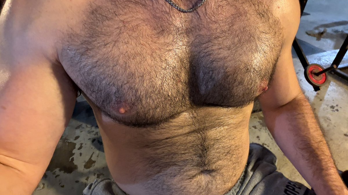 _xxx_joey_xxx_'s tweet photo. Big and sweaty everywhere https://t.co/DbaFBs1mPR