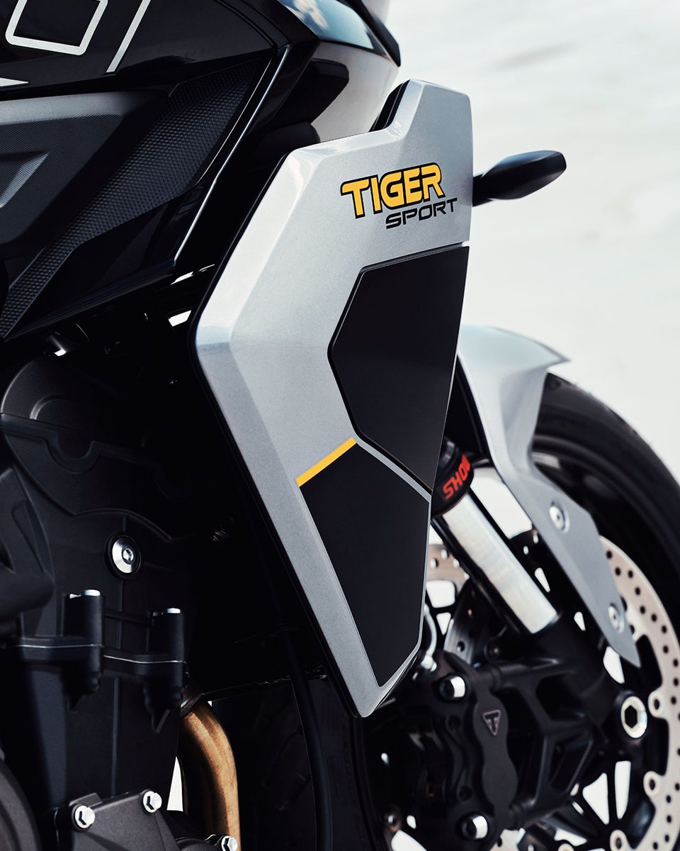 TriumphJapanKK's tweet photo. 印象的な新色のSapphire blackが、Tiger Sport 800のアグレッシブなスタイリングと圧倒的な存在感をさらに際立たせる。 https://t.co/9ZRpGjoYhX