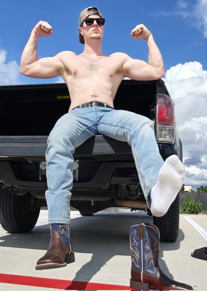 AlphaTravis1's tweet photo. The Texas heat always has Me sweating in these boots 😈🤑

Telegram: tbrtx13
Teams: tbrtx13@gmail.com https://t.co/rs5Ne1pyVC