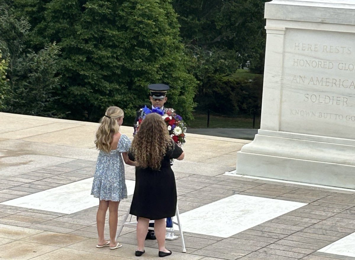 MrsOswood's tweet photo. Day 3:  Students toured Arlington National Cemetery, witnessed the Changing of the Guard, and celebrated as a WCMS student participated in the wreath-laying ceremony at the Tomb of the Unknown Soldier. A truly unforgettable day! @KEDCGrants @kedc_epic @KyWriteRight @DrJWEvansJr https://t.co/bJq29rfyG4