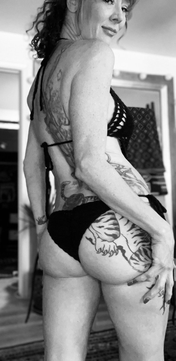 RealAudreyXXX's tweet photo. cake for dessert anyone? https://t.co/pcqujnkVhu