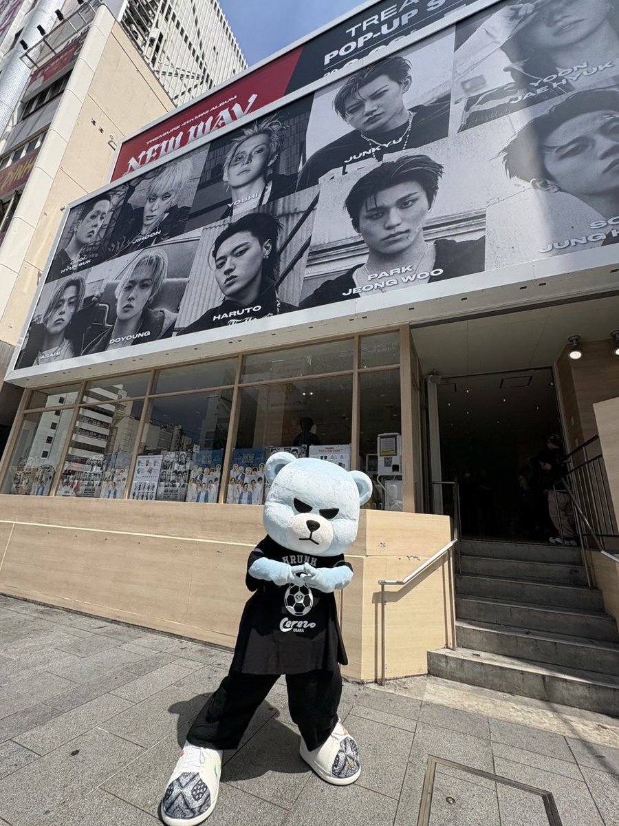 ImKRUNKKK's tweet photo. TREASURE THE STAGE 2026
NEW WAV : LIVE IN JAPAN POP-UP STORE
@ ZeroBase DOTONBORI

🔗https://t.co/OQZUNufLHN

#TREASURE #トレジャー #트레저
#THESTAGE_NEWWAV_LIVE_IN_JAPAN
#KRUNK #크렁크 https://t.co/tbyPgA6vze