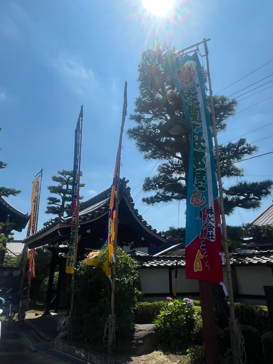 ooaco's tweet photo. 佐渡ヶ嶽部屋朝稽古！
お寺のデカさに圧倒されるし、なんかさすが名門っすね…って気持ちになるな。ロケーションが良い。
途中園児たちの見学が入って癒される https://t.co/323vv3rgTz