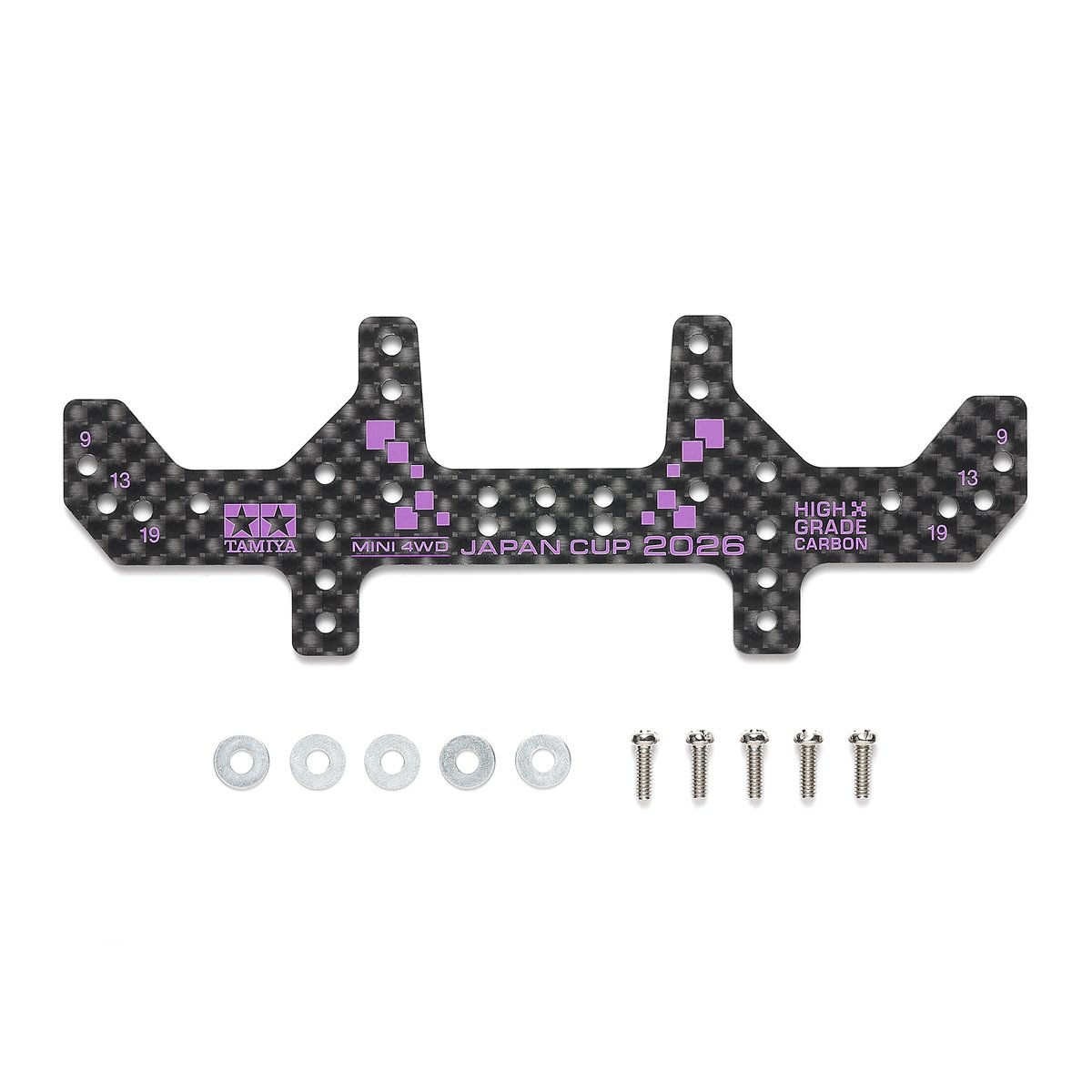 mini4wd's tweet photo. 【#ミニ四駆 新製品】
7月11日(土)ごろ発売🆕
『HG カーボンマルチワイドリヤステー (1.5mm) J-CUP 2026』

ジャパンカップ2026開催記念デザインの限定リヤステーが登場。

9・13・19mmローラーをレギュレーション最大幅で装着できるほか、ブレーキステーとしても使用可能。JAPAN CUP 2026ロゴをパープルでプリントした特別仕様です。