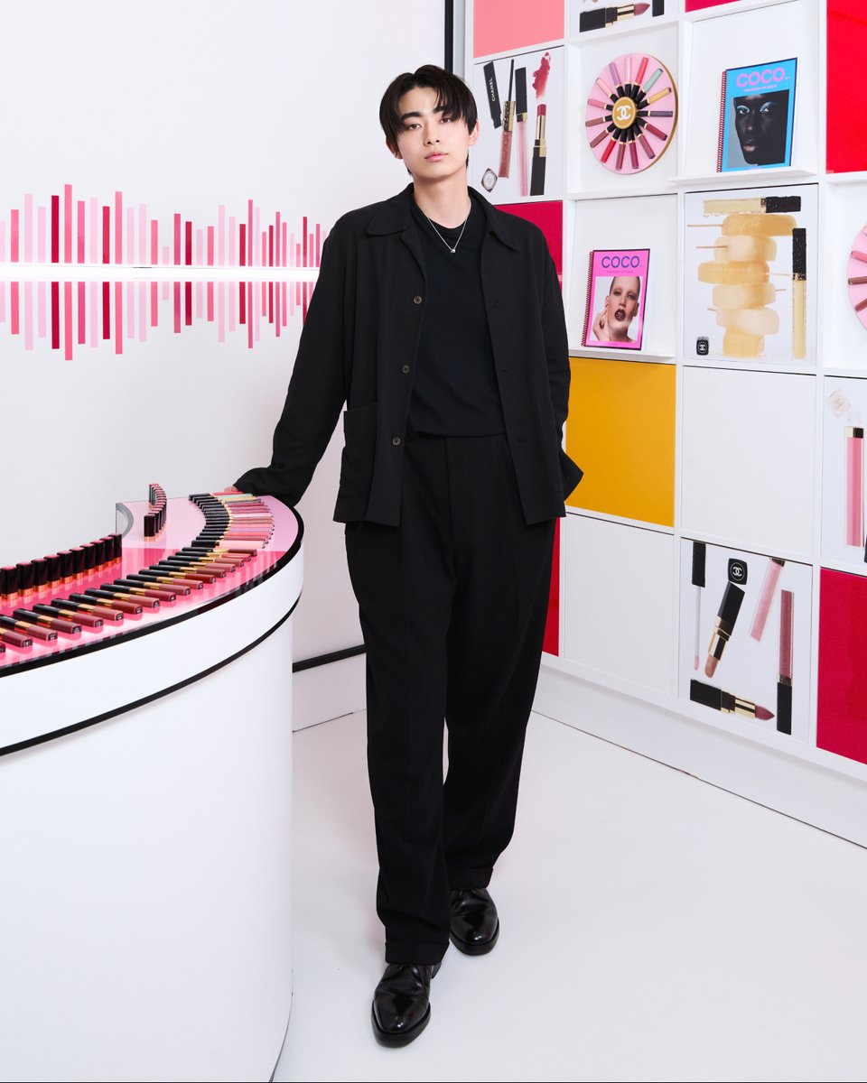 CHANEL_JP's tweet photo. ルージュ ココ イドゥラ グロスの発表を記念してオープンした期間限定のラジオ ステーション。

シャネル フレグランス＆ビューティ アンバサダーの宮沢氷魚@MiyazawaHio、メゾンの友人であるJURIN (XG)@XGOfficial_、新田真剣佑@Mackenyu1116、豊田裕大が来場しました。