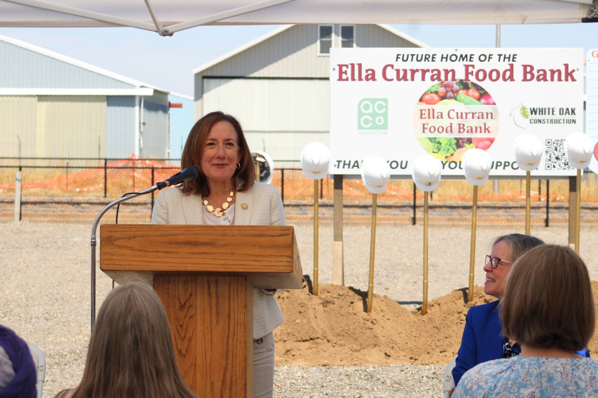 RepSalinas's tweet photo. Food banks like Ella Curran are built on a simple belief: no one in our community should go hungry.

I helped secure $775,000 in federal funding for their new facility in Independence, and it was an honor to speak at the groundbreaking to celebrate the incredible work that made it possible.