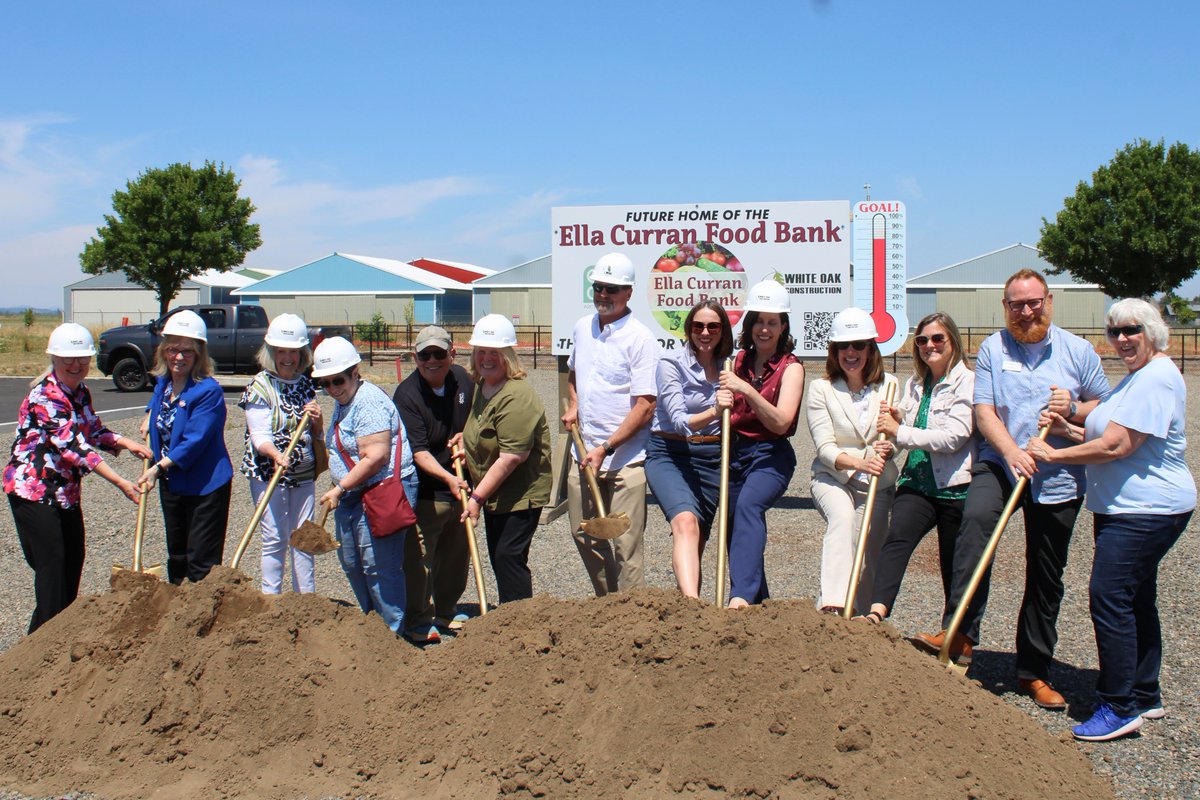 RepSalinas's tweet photo. Food banks like Ella Curran are built on a simple belief: no one in our community should go hungry.

I helped secure $775,000 in federal funding for their new facility in Independence, and it was an honor to speak at the groundbreaking to celebrate the incredible work that made it possible.