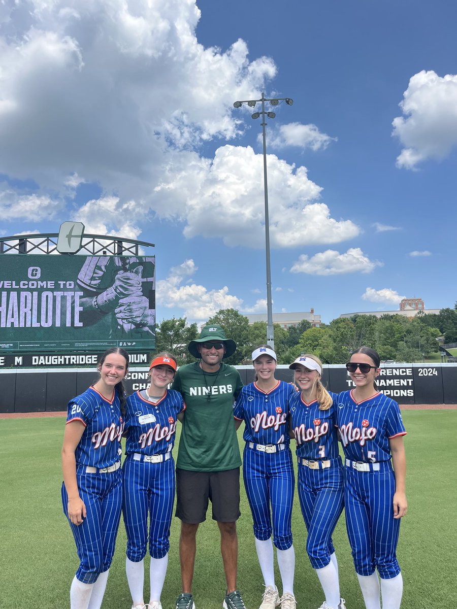 2029Compton's tweet photo. I had so much fun at the UNC Charlotte camp today. Thank you to all the players and coach’s for a great time! Thank you @CharlotteSB. https://t.co/04kMSYDi4P