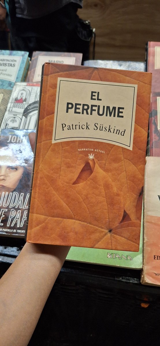 Gris___Petite's tweet photo. Un libro que compré con un hippie en la entrada de Barrio Antiguo ayer.
Ya lo haiba leído hace años, incluso vi la película y la serie de Netflix.
Pero tengo ganas de volver a leerlo.

❤️‍🔥

Qué lees esta semana? https://t.co/mtbG2r71Gj
