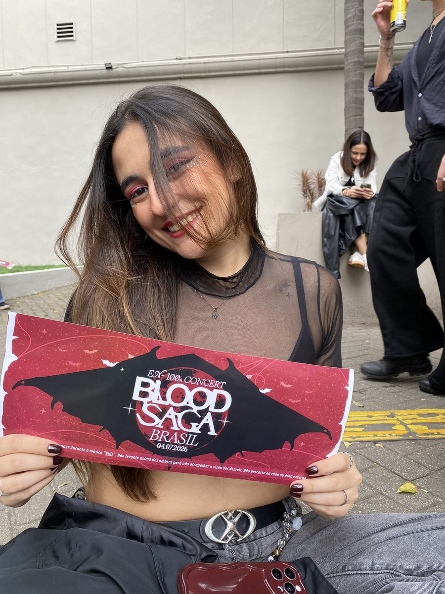 chansymph's tweet photo. se você só viu gente feia, você ficou louca https://t.co/ktnthq7RbF